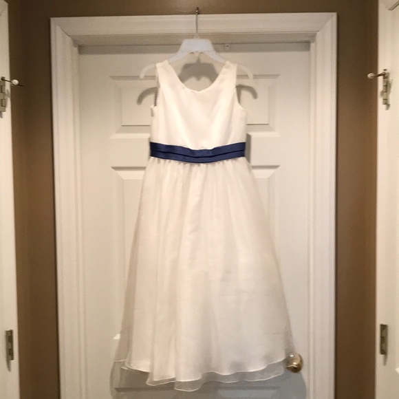 Flower Girl or junior bridesmaid dress - Picture 1 of 4